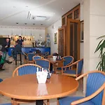 Hotel Ave 2*