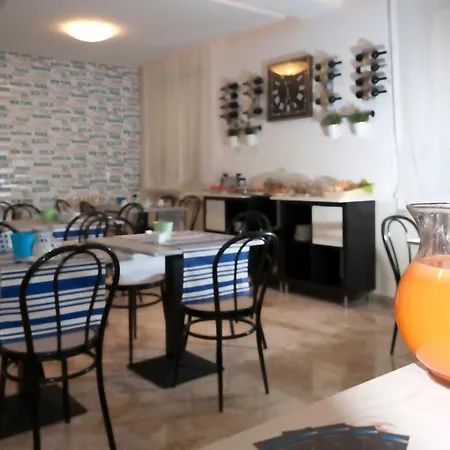 Ave Hotel 2*
