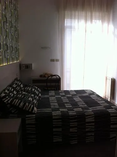 Hotel Ave 2*