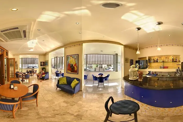 Hotel Ave 2*