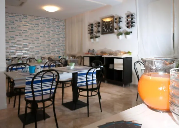 Ave Hotel 2*