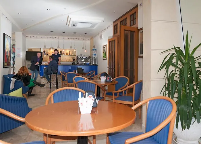 Hotel Ave 2*